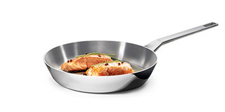 Meat being fried in the Infinite Chef Frying Pan